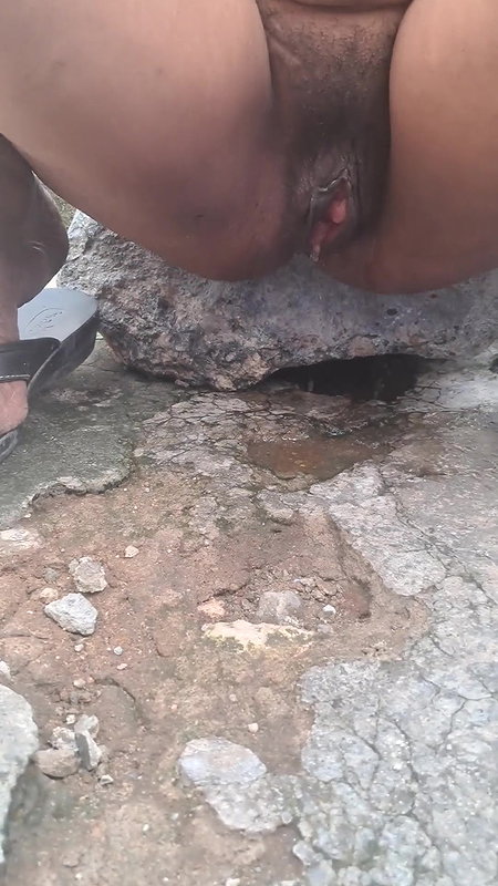 Coimbatore tamil aunty urine pissing ( urine passing )