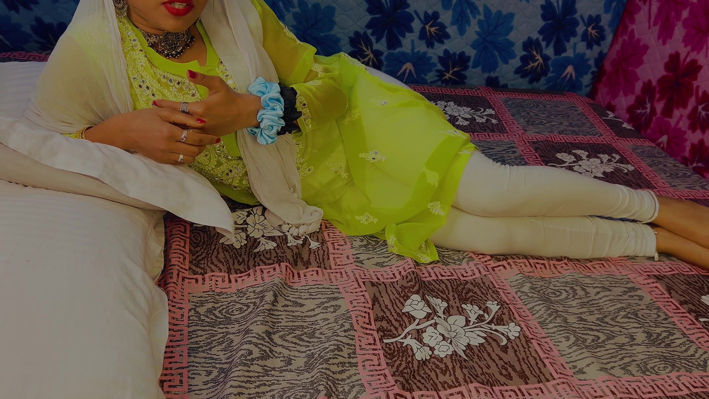 Sasur and Newly Married Bahu Sex with Dirty Talk in Alone Room