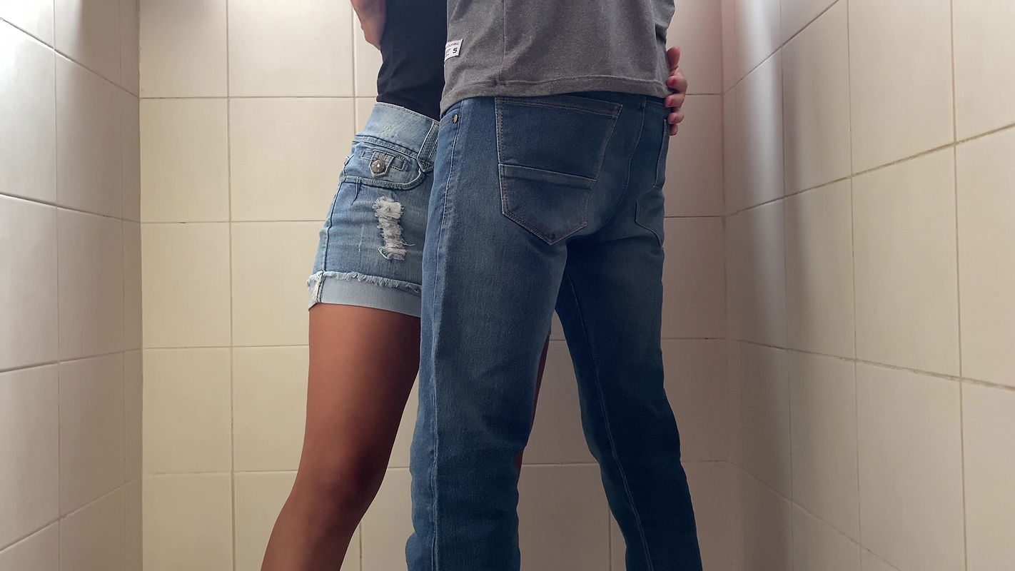 I have quick sex with my boyfriend in a public bathroom
