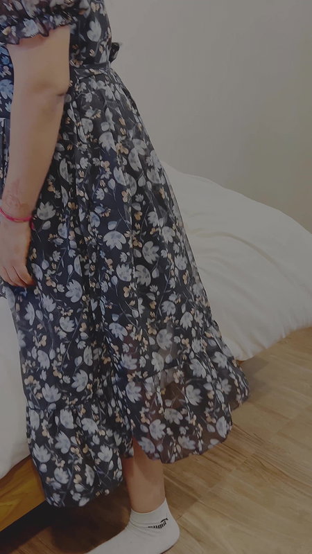 A traveler stays in the hotel and to make his night hot and sexy, calls the local sexy girl, hardcore sex,