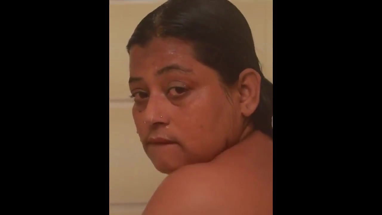 doodhwali mona bhabhi shower