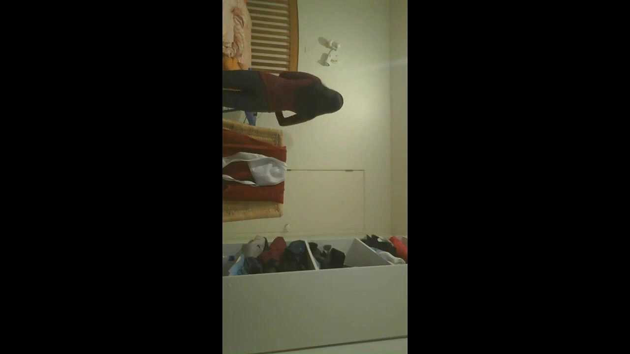 filmign sexy cousin changing in bedroom