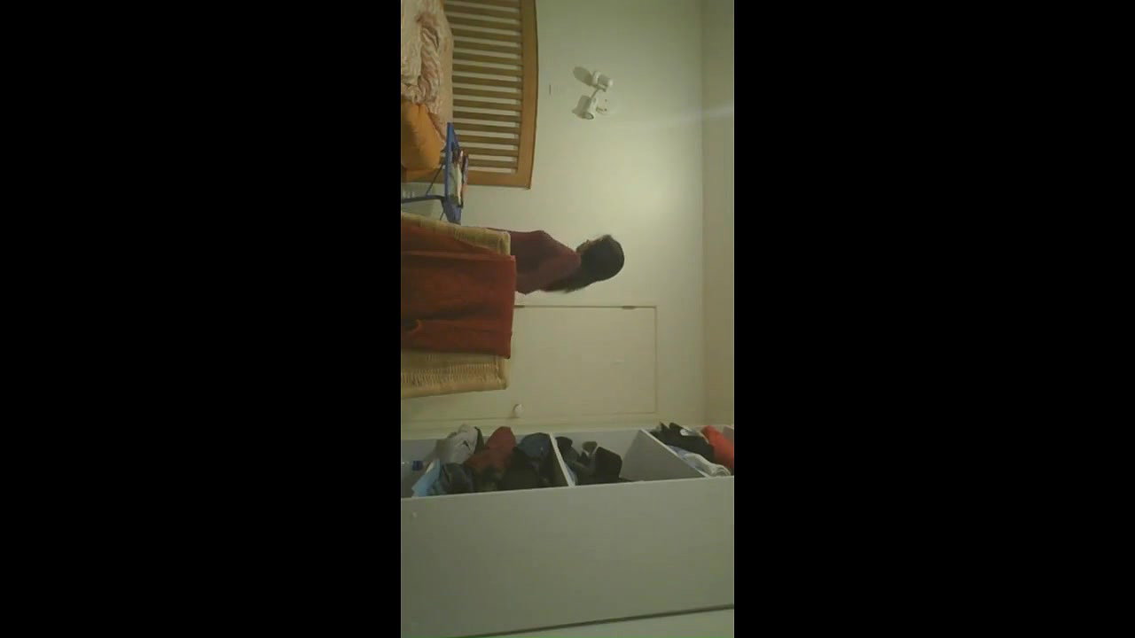 filmign sexy cousin changing in bedroom