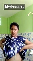 Hot face desi wife before bath