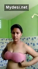 Hot face desi wife before bath