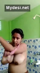 Hot face desi wife before bath