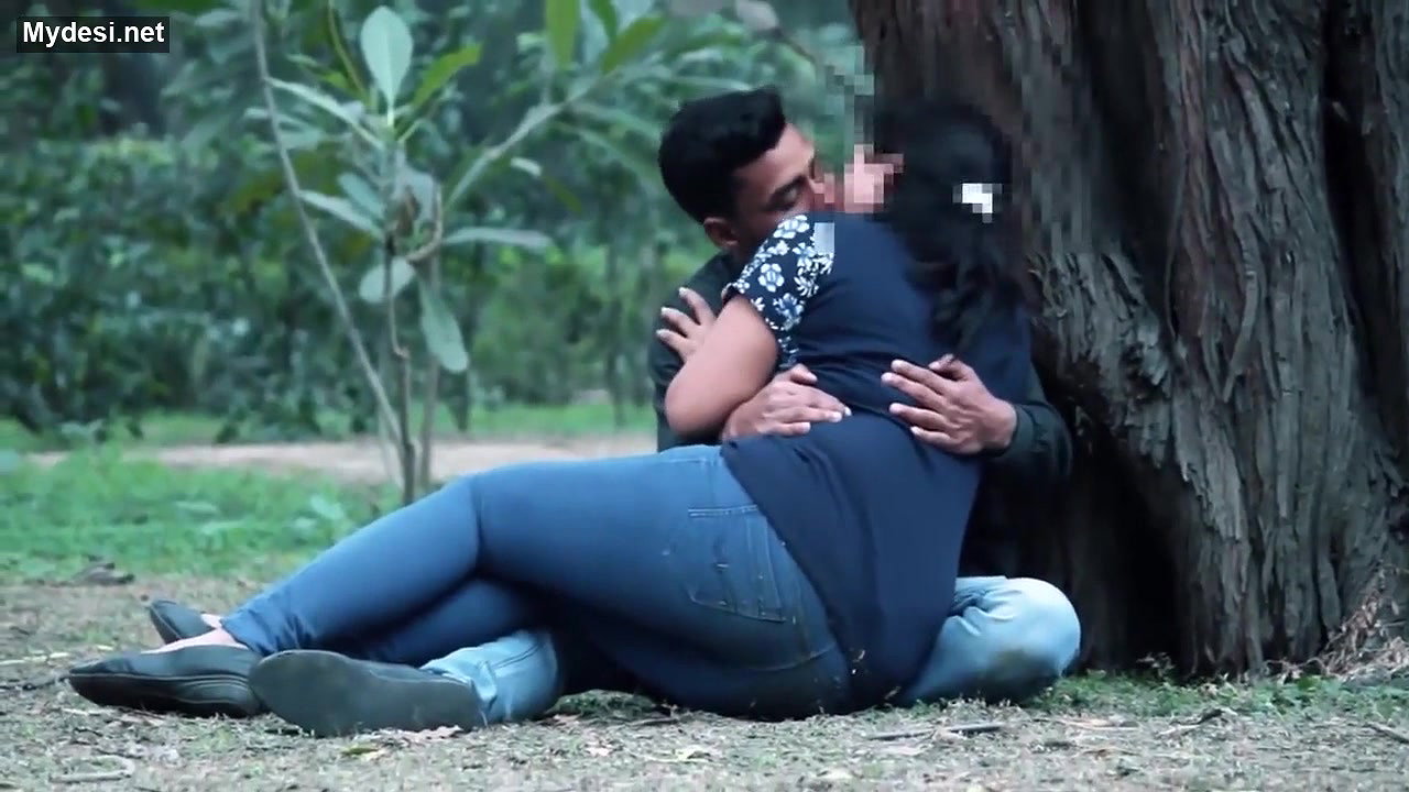 Indian Kissing  Video