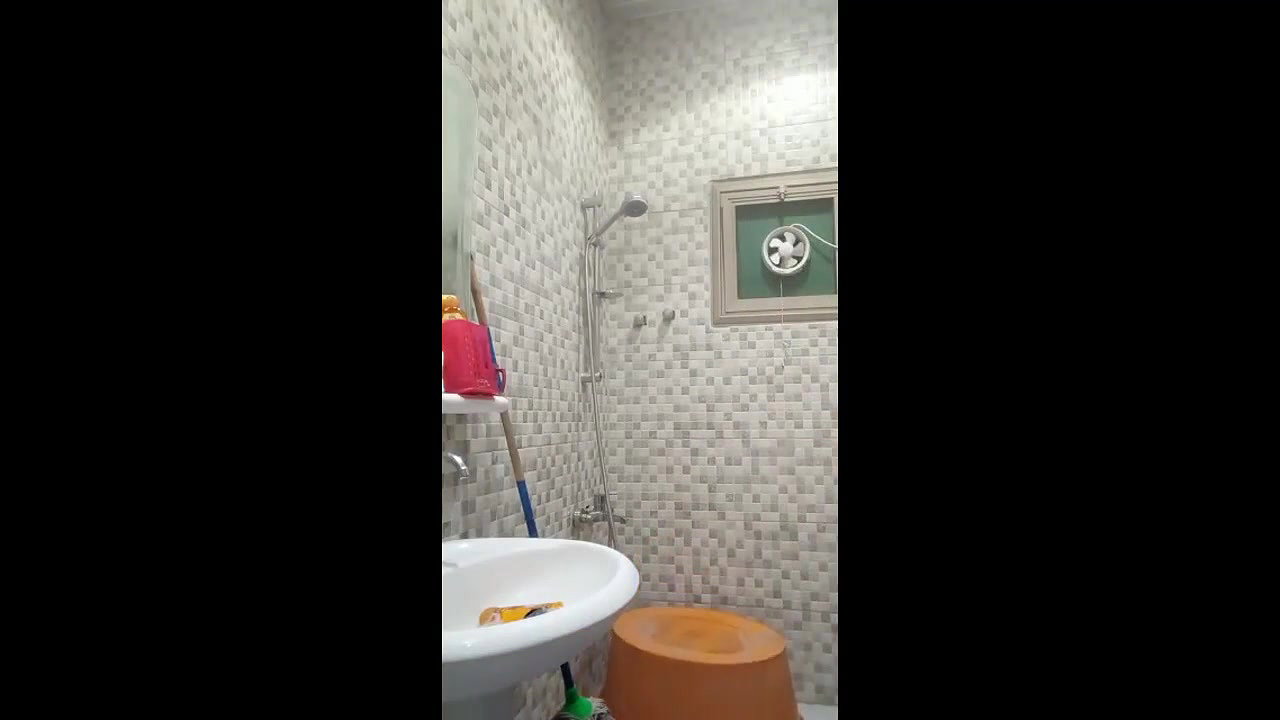mature bhabhi selfie from bathroom totally nude