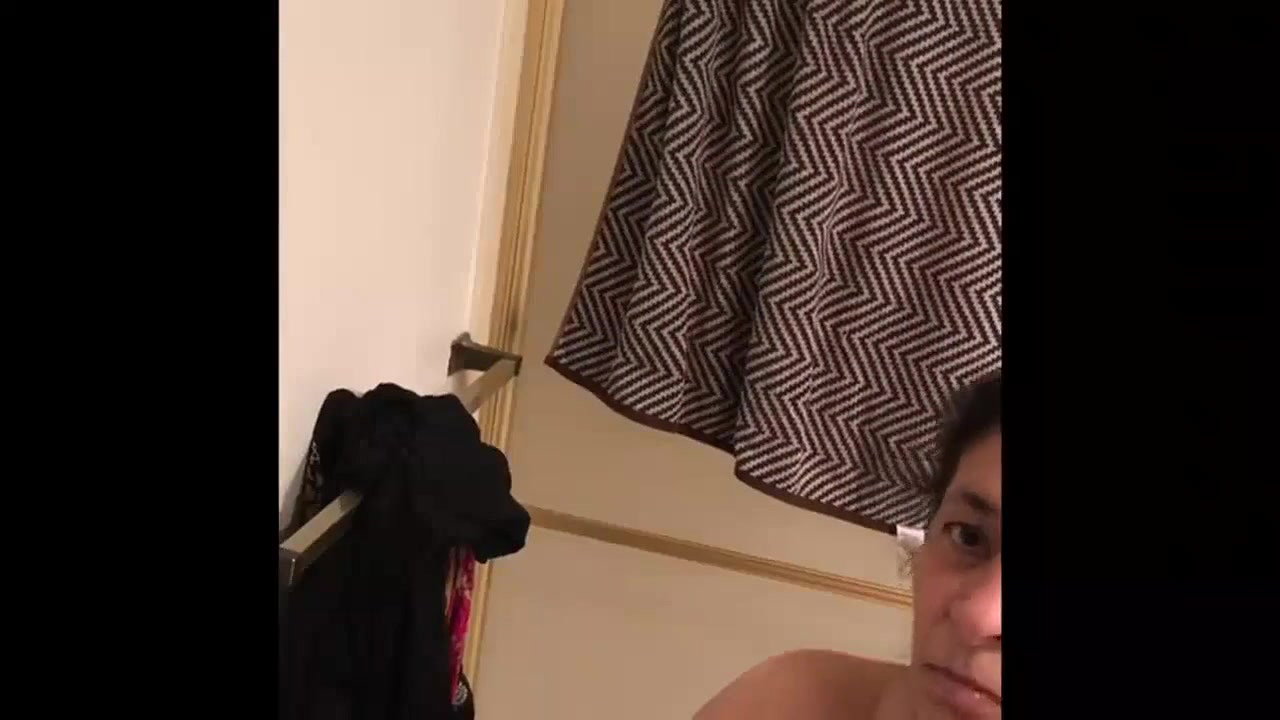 mature desi mom bathing record by hidden cam mms