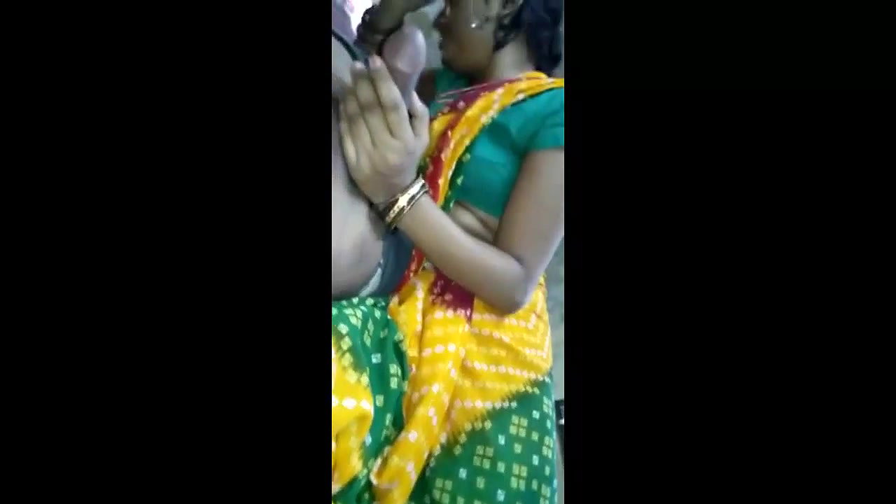 nice aunty saree sucking