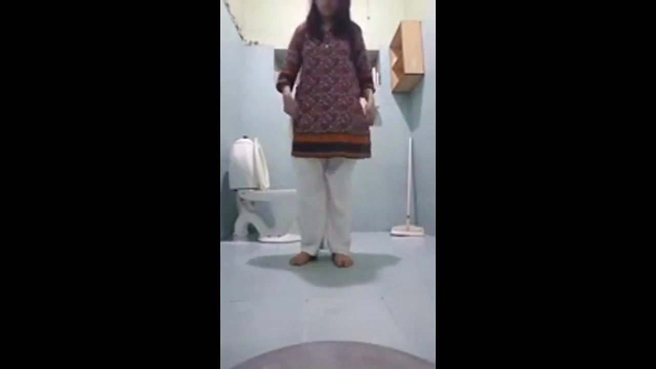 paki babe nida nude selfie