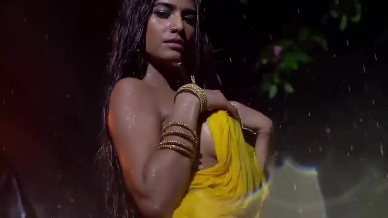 poonam pandey rain dance in sari