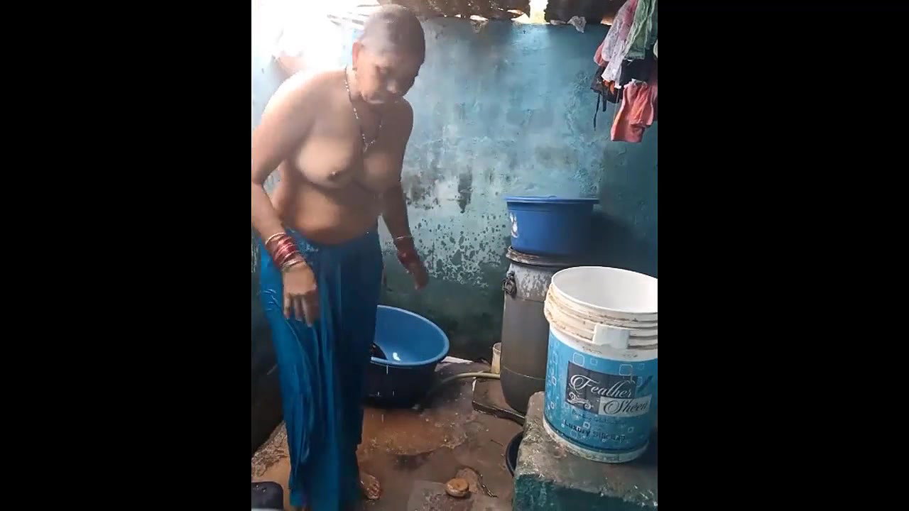 shabnam bhabhi erotic shower mms
