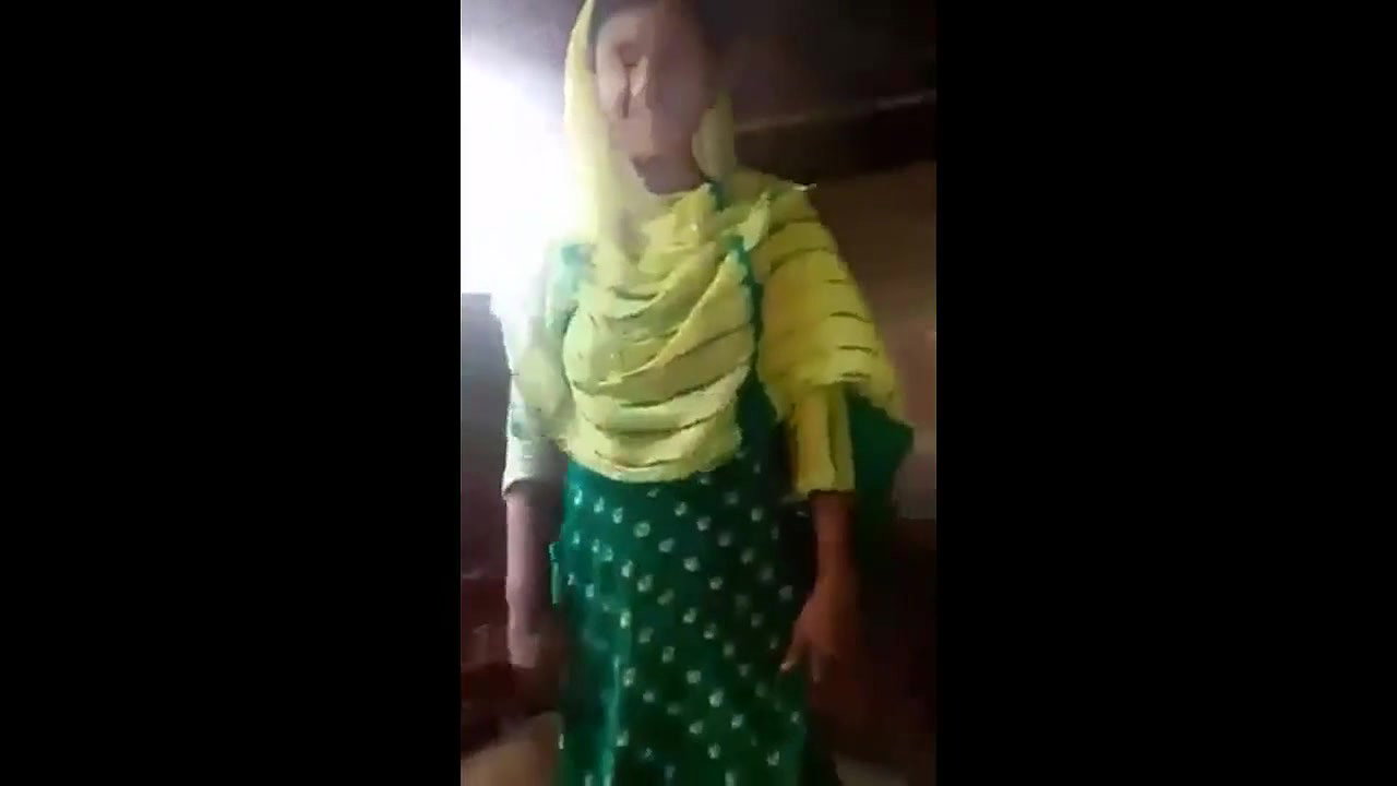 bangladeshi girl showing boobs
