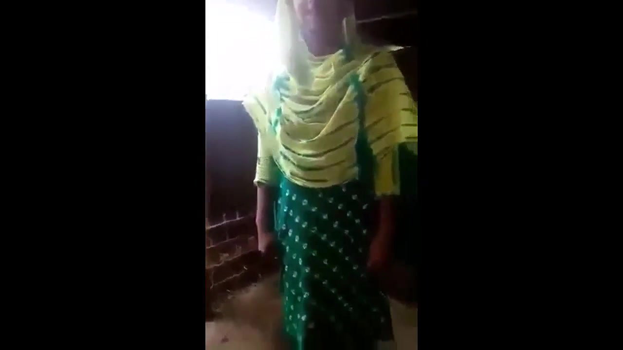 bangladeshi girl showing boobs