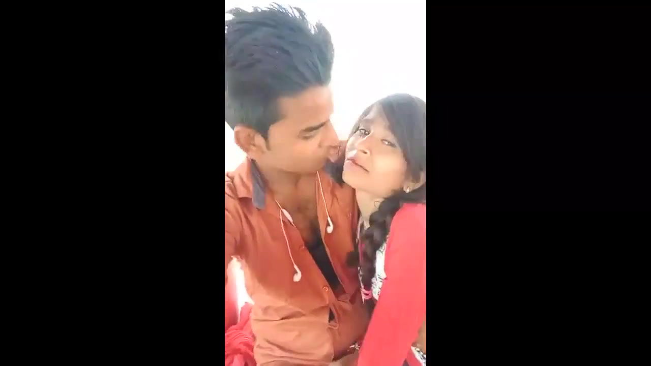 couple kissing in outdoor and press boobs full hindi audio