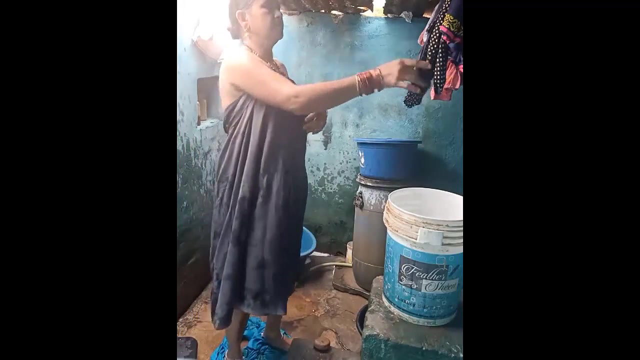 desi aunty nude bath