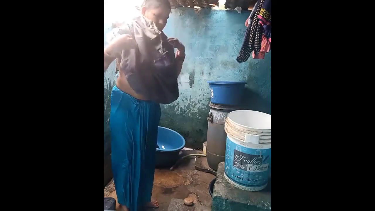 desi aunty nude bath