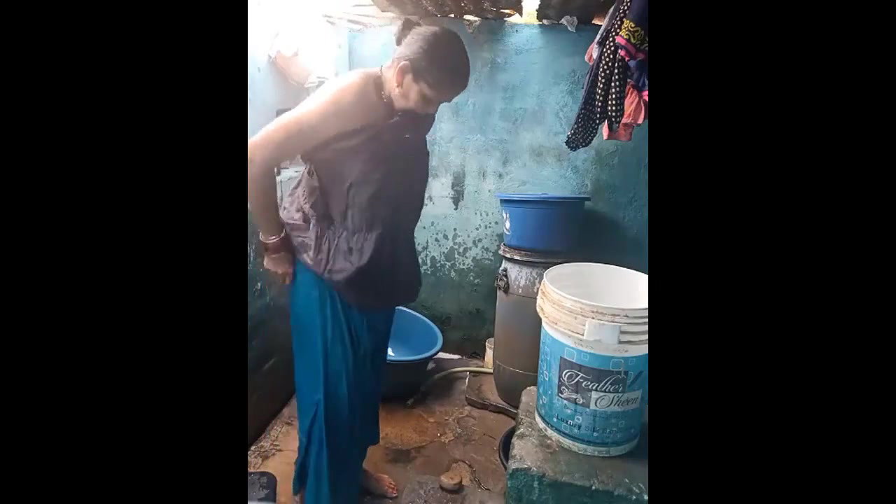 desi aunty nude bath