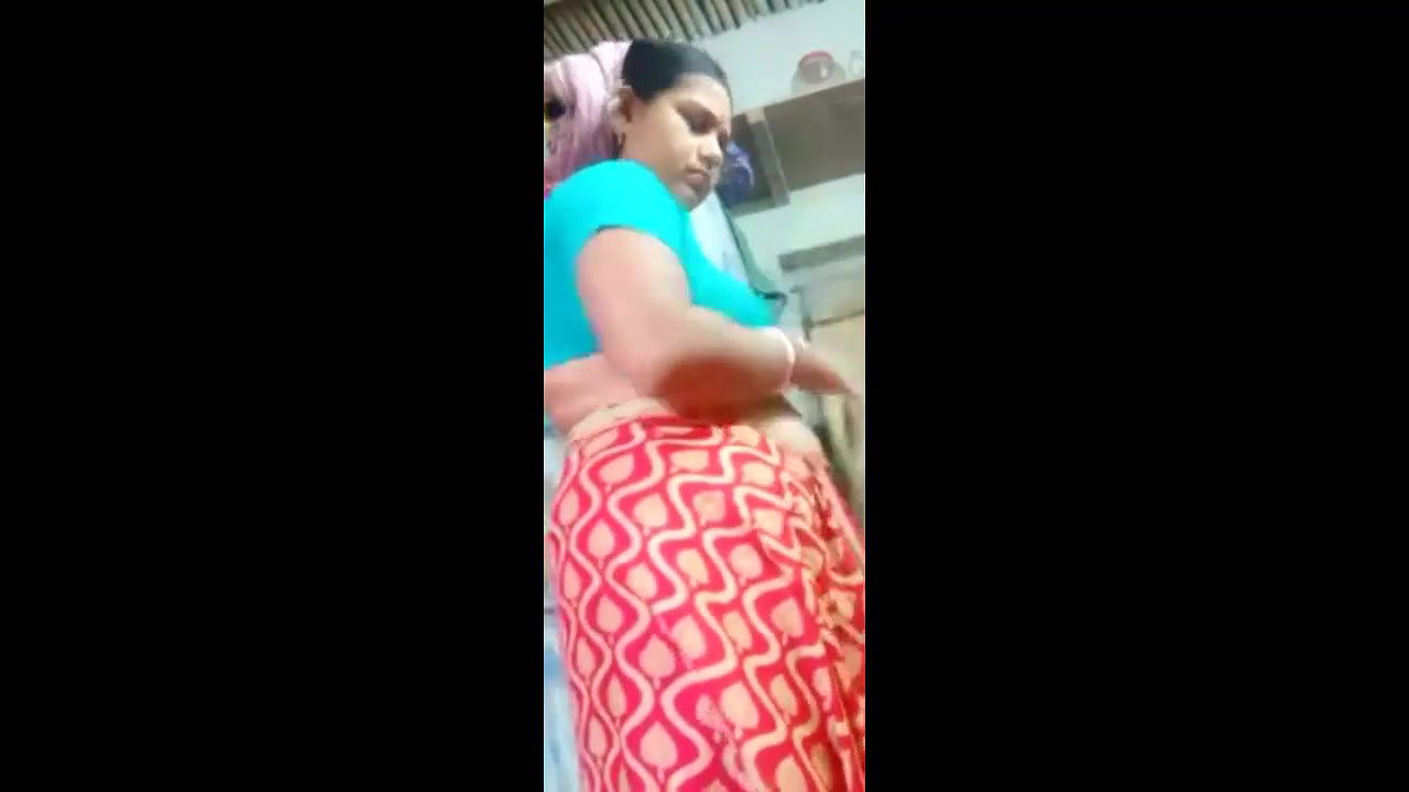 desi horny bhabhi showing pussy