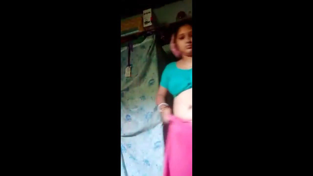 desi horny bhabhi showing pussy