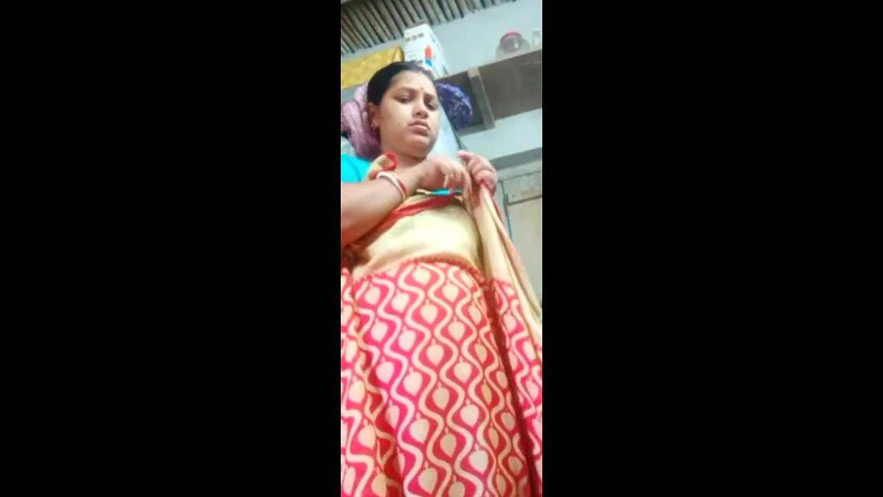 desi horny bhabhi showing pussy