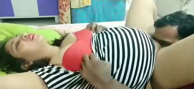 Desi Bhabiu pussy licked hubby frnd se how she Enjoying