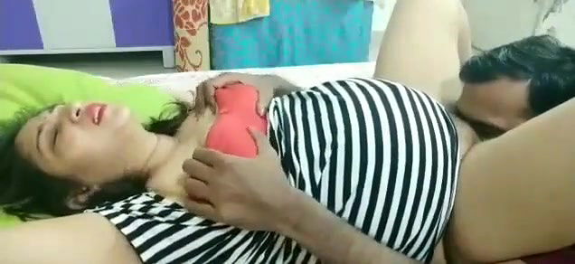 Desi Bhabiu pussy licked hubby frnd se how she Enjoying