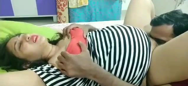 Desi Bhabiu pussy licked hubby frnd se how she Enjoying