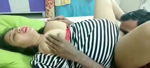 Desi Bhabiu pussy licked hubby frnd se how she Enjoying