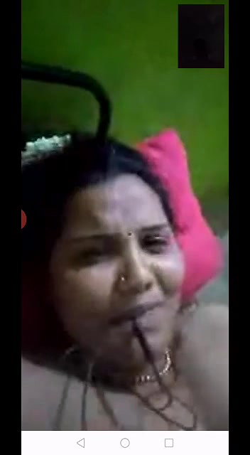 Bhabhi Shows Her Boobs and pussy