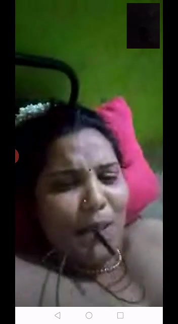 Bhabhi Shows Her Boobs and pussy