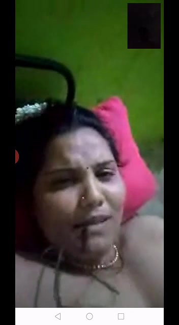 Bhabhi Shows Her Boobs and pussy