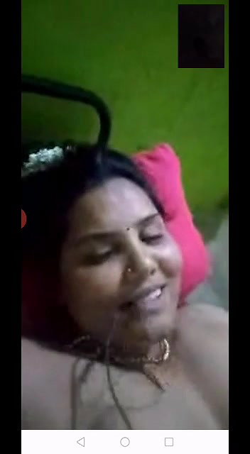 Bhabhi Shows Her Boobs and pussy