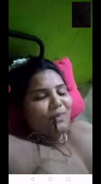 Bhabhi Shows Her Boobs and pussy