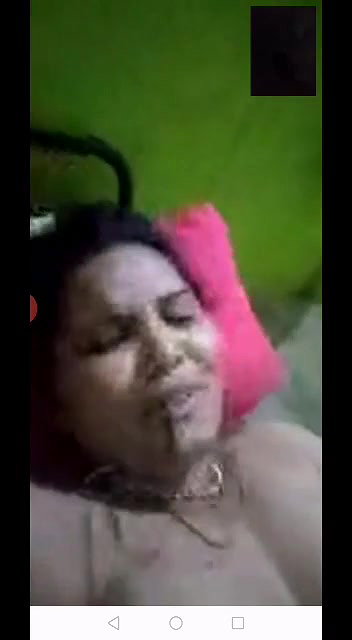 Bhabhi Shows Her Boobs and pussy