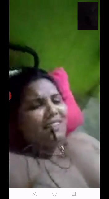 Bhabhi Shows Her Boobs and pussy