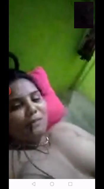 Bhabhi Shows Her Boobs and pussy