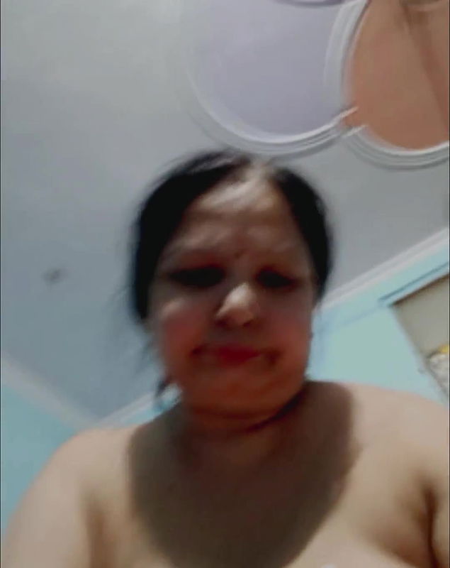 Big Boobs Desi Bhabhi Live Showing