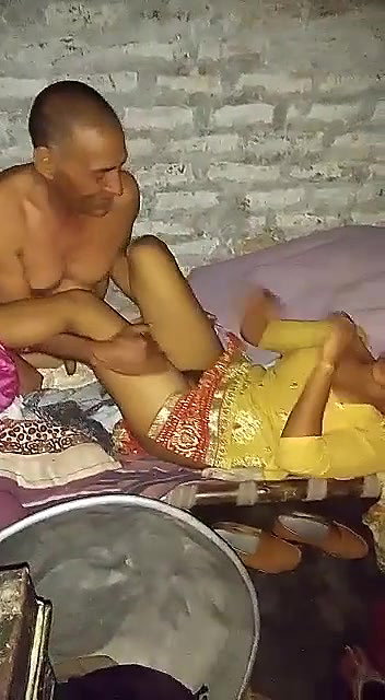Desi villag wife fucking with old father in lw