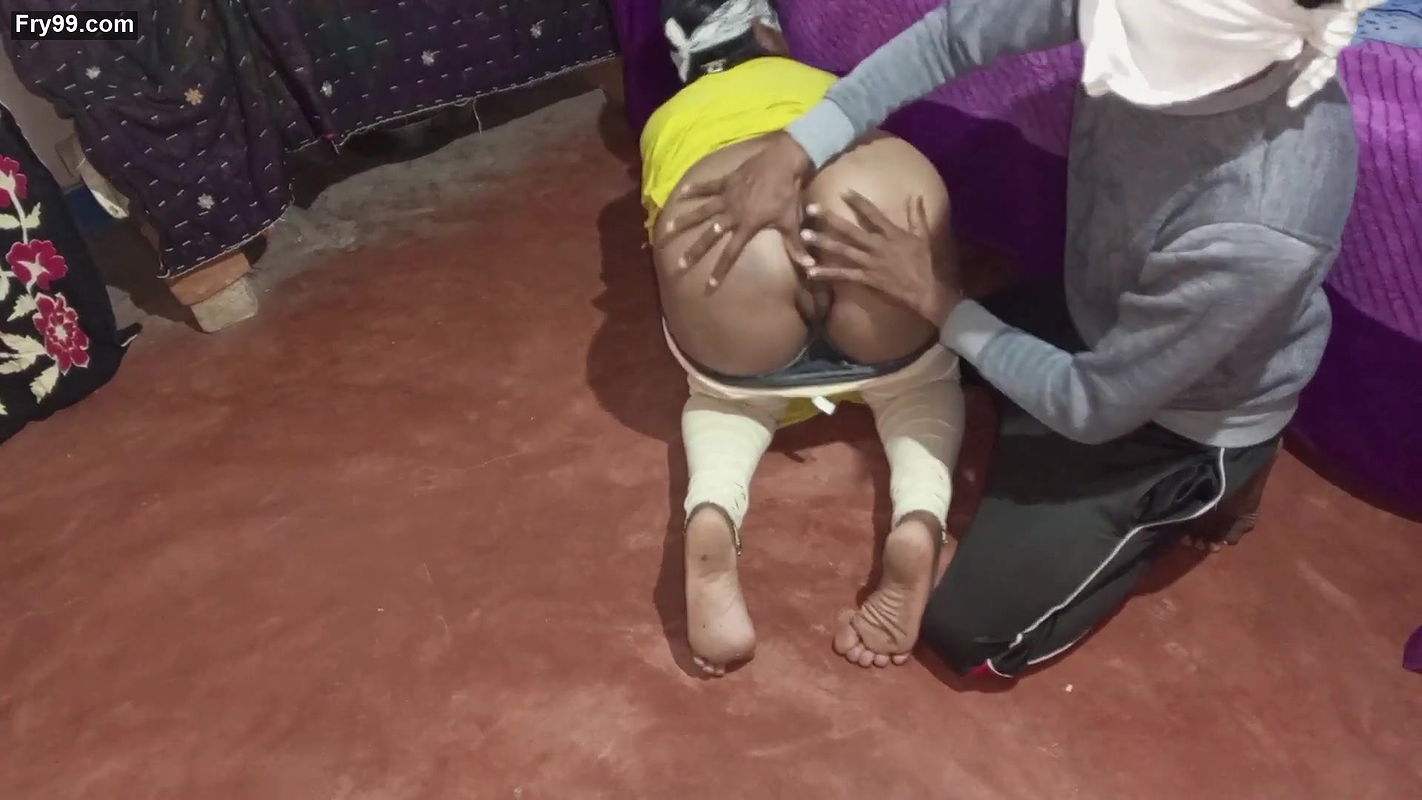 Nokrani Ko Ghodi banakr Choot Me Ungli Dali