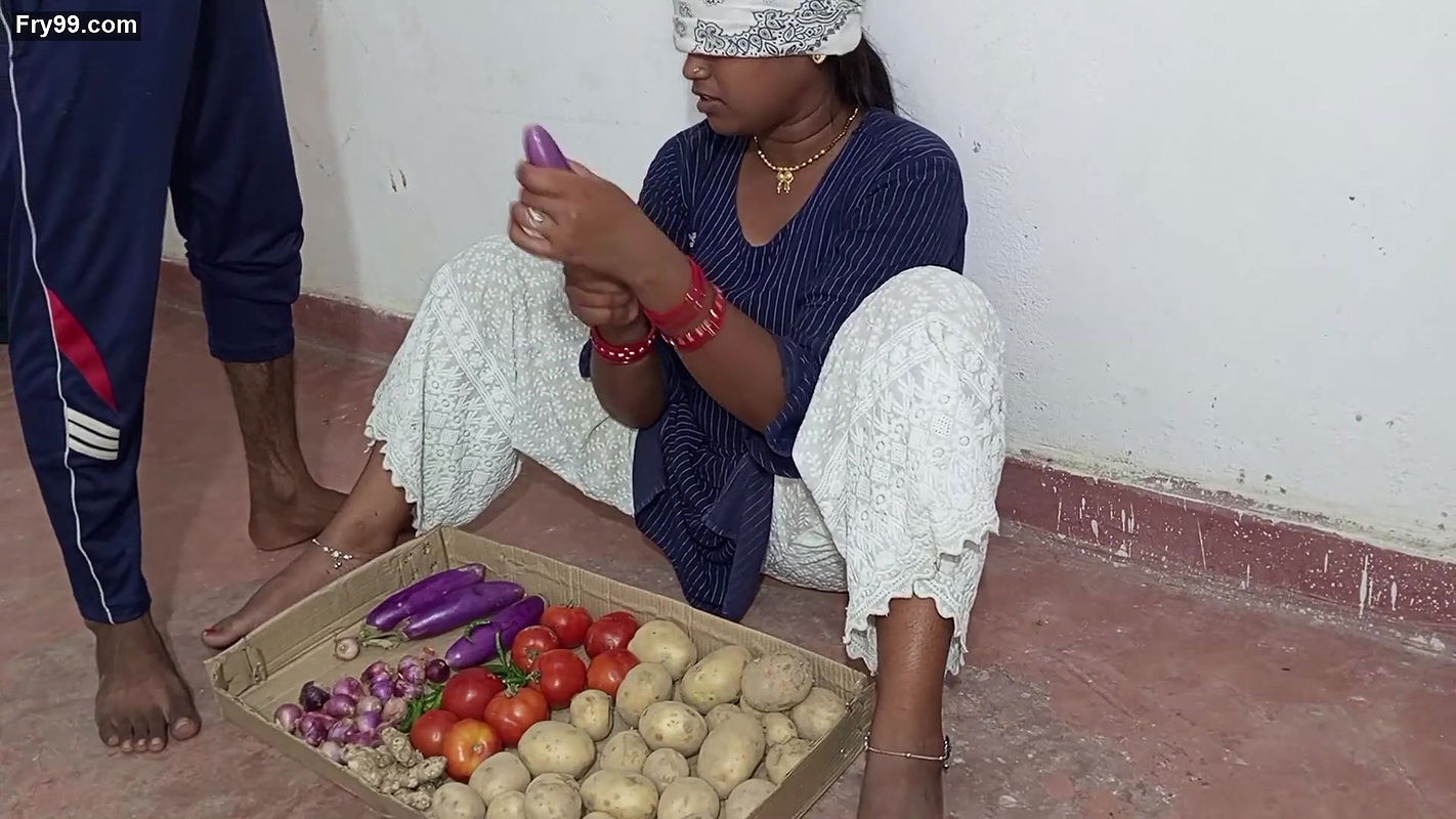 Sabji Bechne Aayi Jawan Ladki Ko Pese Ka Lalch Dekar Choda, Saf Hindi Aawaj Me