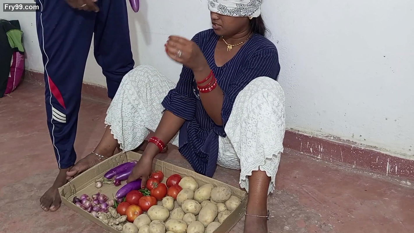 Sabji Bechne Aayi Jawan Ladki Ko Pese Ka Lalch Dekar Choda, Saf Hindi Aawaj Me