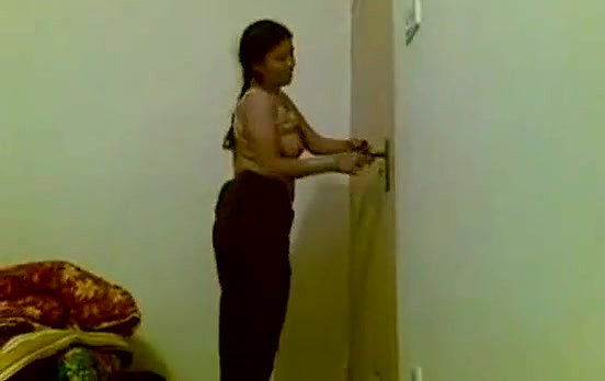 Desiwife Boob show to Delivery boy