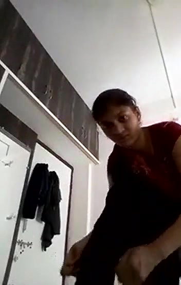 Desi Girl Shows Her Boobs and Pussy