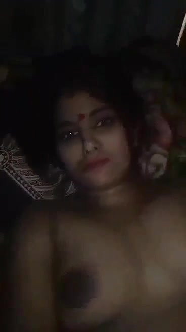 Beautiful bhabhi masturbating by brinjal