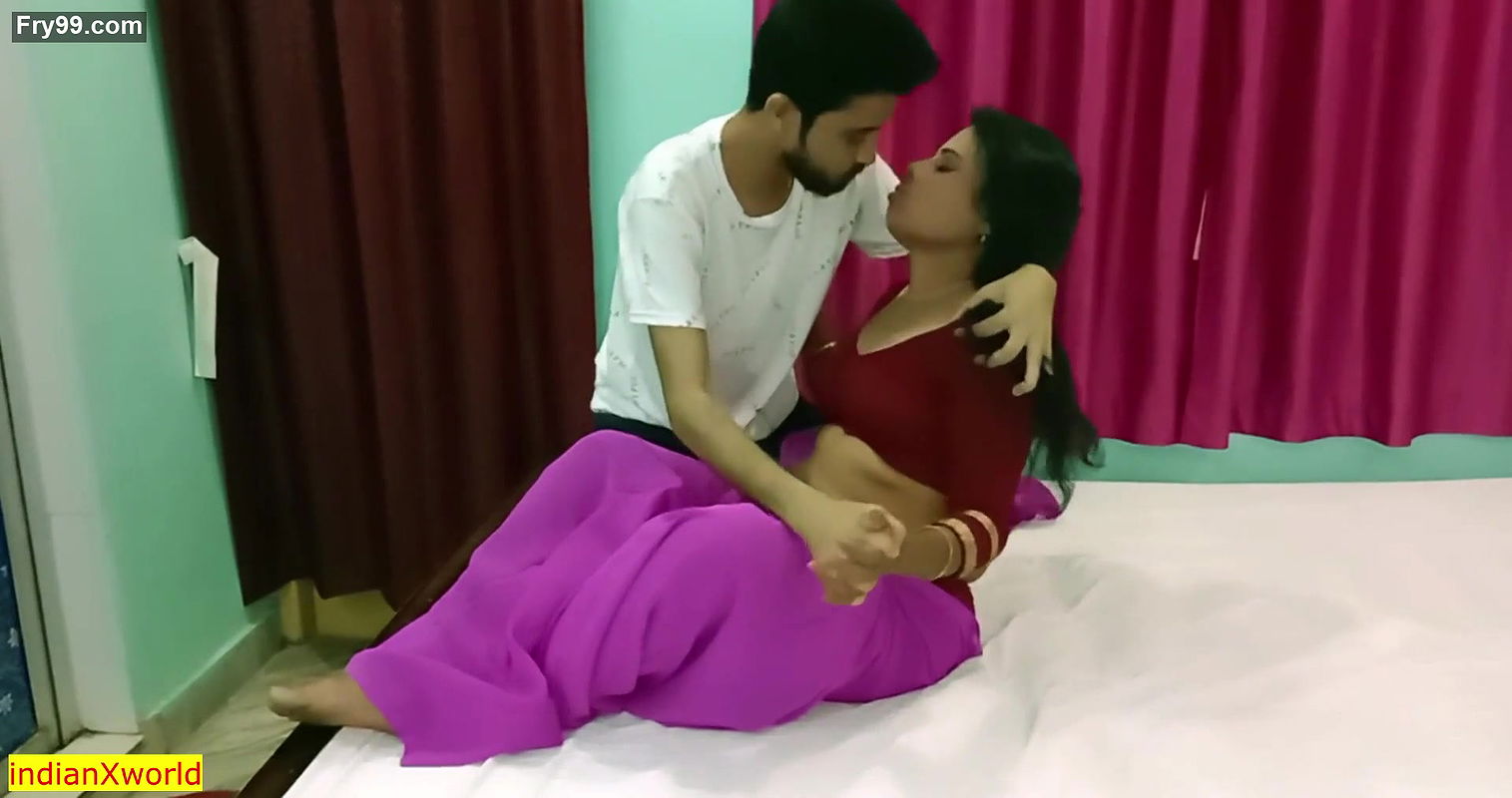 Indian hot bhabhi roleplay amateur sex with teen boy! Clear dirty audio