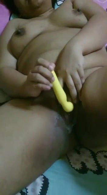 Mature bhabhi masturbating