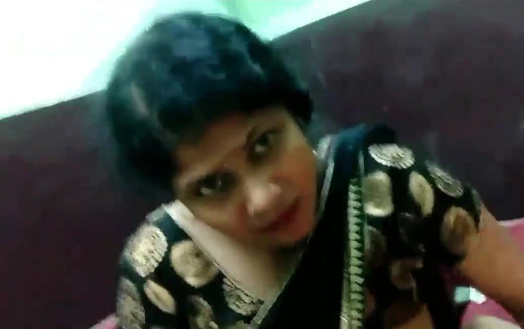 DEsi Servnt aunty with Owner