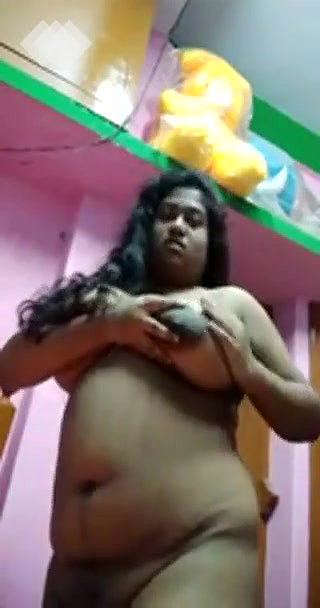 desi Desi Girl Showing Huge Boobs